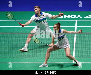 Die Engländerin Marcus Ellis (links) und Lauren Smith während ihres Spiels gegen die Dänin Rasmus Espersen und Christine Busch am zweiten Tag der YONEX All England Open Badminton Championships in der utilita Arena Birmingham. Bilddatum: Donnerstag, 18. März 2021. Stockfoto