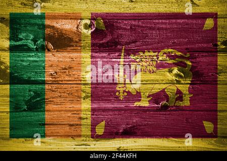 Sri Lanka Flagge auf Holzplanken Hintergrund Holz Flagge Stockfoto