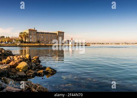 Quai de la Daurade mit Blick auf das Viertel Pointe Courte, in Sète, in Hérault, in Okzitanien, Frankreich Stockfoto