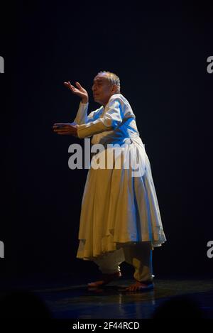 Astaad Deboo, Astad Deboo, indische Tänzerin, zeitgenössische indische Tänzerin, Choreografin, Pionier des modernen Tanzes, NCPA ADD ART Festival, NCPA, Bombay, Mumbai, Maharashtra, Indien, Asien Stockfoto