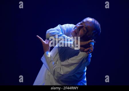 Astaad Deboo, Astad Deboo, indische Tänzerin, zeitgenössische indische Tänzerin, Choreografin, Pionier des modernen Tanzes, NCPA ADD ART Festival, NCPA, Bombay, Mumbai, Maharashtra, Indien, Asien Stockfoto