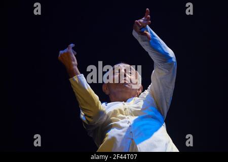 Astaad Deboo, Astad Deboo, indische Tänzerin, zeitgenössische indische Tänzerin, Choreografin, Pionier des modernen Tanzes, NCPA ADD ART Festival, NCPA, Bombay, Mumbai, Maharashtra, Indien, Asien Stockfoto