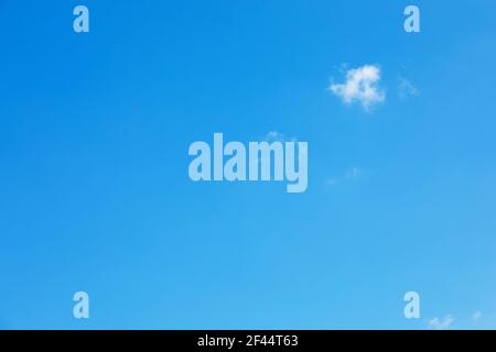 Blauer Himmel perfekt für Hintergrund Stockfoto