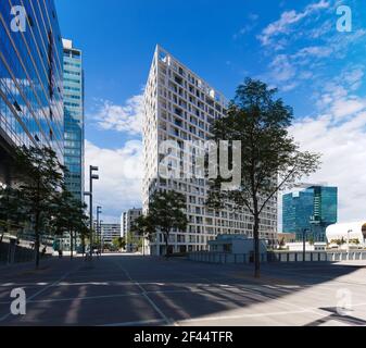 Modernes, minimalistisches Gebäude im neuen Bezirk von Wien Stockfoto