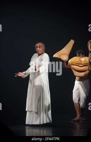 Astaad Deboo, Astad Deboo, indische Tänzerin, zeitgenössische indische Tänzerin, Choreografin, Pionier des modernen Tanzes, NCPA ADD ART Festival, NCPA, Bombay, Mumbai, Maharashtra, Indien, Asien Stockfoto