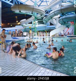 Hallenbad im Butlins Funcoast Welt, Skegness, England, UK. Ca. 80er Stockfoto