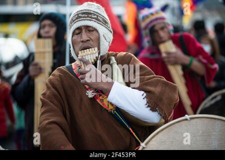 La Paz, Bolivien. März 2021, 18th. Tausende regierungsnahe Demonstranten fordern die Verurteilung der ehemaligen Interimspräsidentin Jeanine Anez und ihrer Minister. Die Politiker wurden wegen Terrorismus, Aufruhr und Verschwörung verhaftet und stehen bei einer Verurteilung bis zu 30 Jahren Gefängnis gegenüber. Quelle: Radoslaw Czajkowski/dpa/Alamy Live News Stockfoto