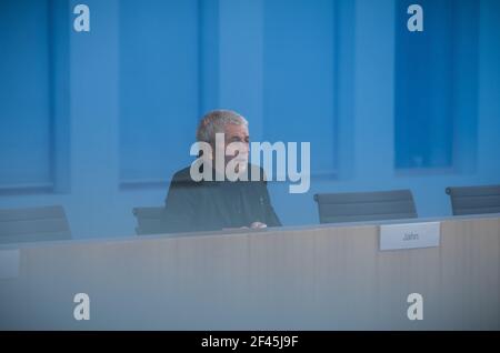 Berlin, Deutschland. März 2021, 19th. Roland Jahn, Bundesbeauftragter für die Akten des Staatssicherheitsdienstes der ehemaligen DDR (BStU), nimmt an der Abschlusspräsentation des 15th und letzten Tätigkeitsberichts der sogenannten Stasi-Aktenstelle Teil. Die Verantwortung für die Dokumente ändert sich in das Bundesarchiv. Quelle: Michael Kappeler/dpa/Alamy Live News Stockfoto