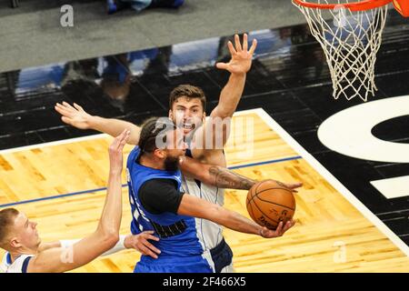 Orlando, Florida, USA, 1. März 2021, Orlando Magic-Spieler Michael Carter-Williams #7 Versuch, einen Korb während des Spiels im Amway Center zu machen (Bildnachweis: Marty Jean-Louis) Stockfoto