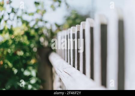 Alte graue Holzzäunung Stockfoto