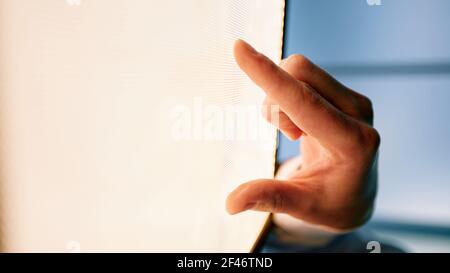 Nahaufnahme. Geschäftsmann mit einem grafischen Tablet. Stockfoto