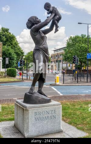 Die Bronzestatue bei Stockwell ist die erste dauerhafte Statue einer schwarzen Frau, die in England ausgestellt wird. Errichtet 2008. Stockfoto