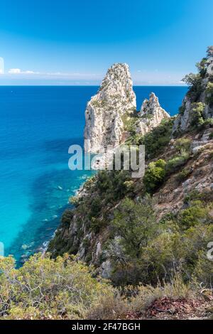 Felsenspitze "Pedra Longa" im Golf von Orosei bei Santa Maria Navarrese, kleines Seedorf in Ogliastra (Sardinien, Italien) Stockfoto