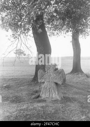 Steinkreuz mit bewaffneter Armbrust Stockfoto