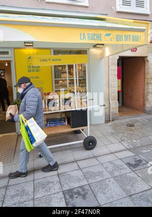 LA PREMIERE BOUTIQUE LA RUCHE QUI DIT OUI A SCEAUX Stockfoto