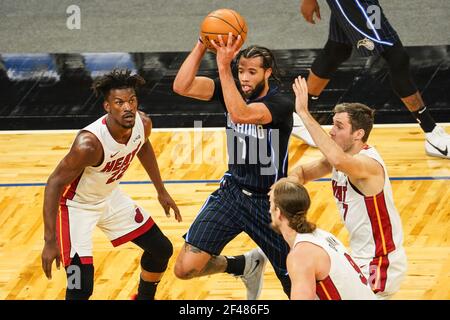 Orlando, Florida, USA, 14. März 2021, Orlando Magic Spieler Michael Carter-Williams #7 macht einen Pass im Amway Center (Foto: Marty Jean-Louis) Stockfoto