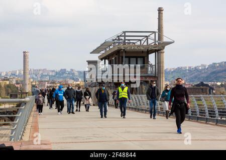 7. MÄRZ 2021 - NEAPEL, ITALIEN - der Nordpierwalk, ein Spaziergang von 900 mt für Neapolitaner und Touristen, im nördlichen Teil des Coroglio in Bagnoli, in der Stockfoto