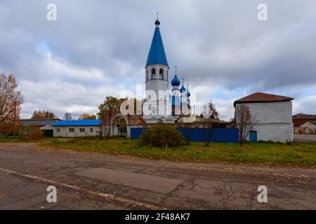 Kirche der Smolensker Ikone der Gottesmutter in Sereda, Region Jaroslawl, Russland Stockfoto