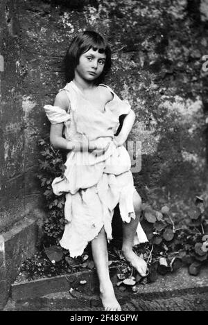 Lewis Carroll. Porträt von Alice Liddell (die Inspiration für Alice im Wunderland), Alice Liddell als "die Bettelmädchen", von dem englischen Schriftsteller und Fotografen Lewis Carroll (Charles Lutwidge Dodgson, 1832-1898), 1858 Stockfoto