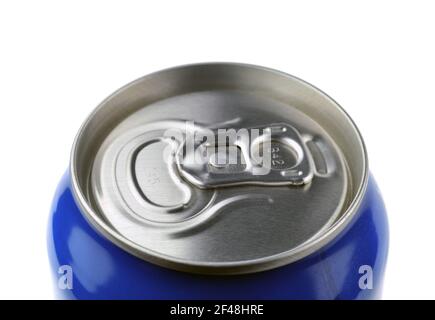 Metallic-Dose auf weißem Hintergrund, Ansicht von oben. Eine Dose Bier oder ein Getränk aus der Nähe. Stockfoto