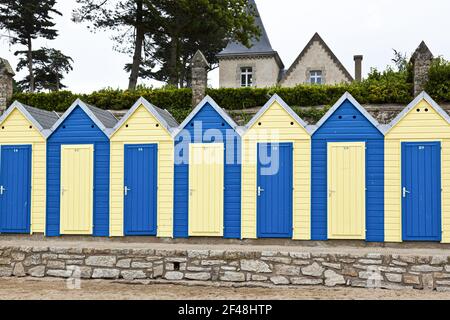 Strandhütten in Le Lerio, Ile aux Moines, Golf von Morbihan, Bretagne, Frankreich Stockfoto