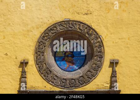 Nahaufnahme eines Fensters aus dem Kloster San Gabriel Arcangel in Cholula, Mexiko Stockfoto