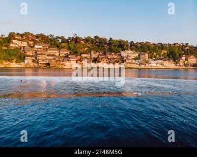 Luftaufnahme von Bingin Strand mit Meer in Bali. Stockfoto