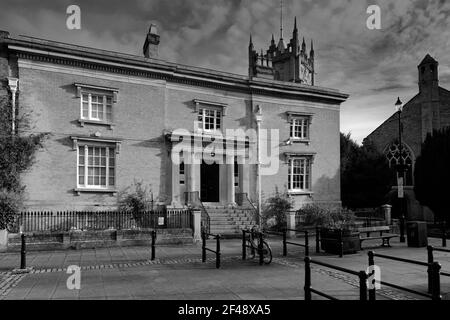 Die wisbech Museum und St. Peters Kirche, Wisbech Stadt, Flussauen, Cambridgeshire, England, Großbritannien Stockfoto