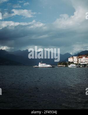 Bilder von den Städten und Dörfern rund um den Comer See und Maggiore im Norden Italiens Stockfoto