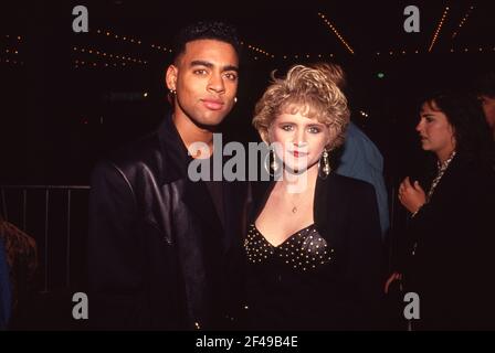 CENTURY CITY, CA - FEBRUAR 1: Schauspieler Patrick Dancy und Schauspielerin Tina Yothers besuchen die Century City Premiere am 1. Februar 1991 im Cineplex Odeon Century Plaza Cinemas in Century City, Kalifornien. Quelle: Ralph Dominguez/MediaPunch Stockfoto