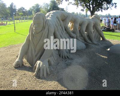 14. Sandskulpturen-Festival, Rorschach, 2012. Künstler: Inese Valtere-Uelande, Mockus Danatas. Thema: Pugpjucio (Schildkröte) Stockfoto