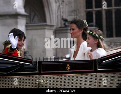 Königliche Hochzeit. William und Kate. Wills und Kate. Herzog und Herzogin von Cambridge. Britische Königsfamilie. Stockfoto