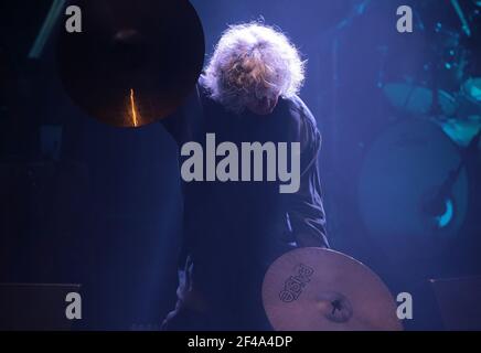 MESTRE, ITALIEN - 21. APRIL: Sänger und Komponist Angelo Branduardi spielt live während der Tournee „Camminando Camminando tre“ am 21. April 2015 in Mestre Stockfoto