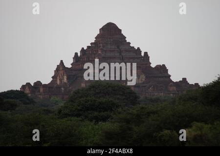BAGAN, NYAUNG-U, MYANMAR - 2. JANUAR 2020: Ein historischer und religiöser Pagodentempel aus dem alten Paganreich Stockfoto