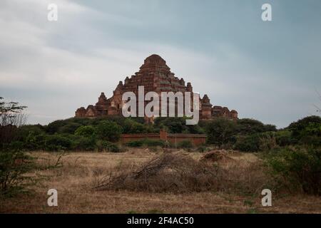 BAGAN, NYAUNG-U, MYANMAR - 2. JANUAR 2020: Ein historischer und religiöser Pagodentempel aus dem alten Paganreich Stockfoto