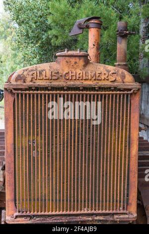 Ein orangefarbener Allis-Chalmer Traktor Stockfoto