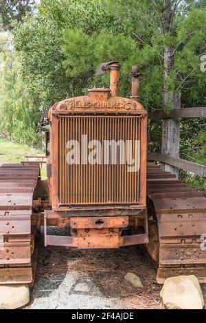 Ein orangefarbener Allis-Chalmer Traktor Stockfoto