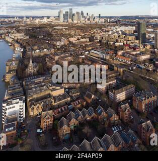 Skyline von Surrey Quays und Canary Wharf an der themse Von Rotherhithe aus gesehen Stockfoto