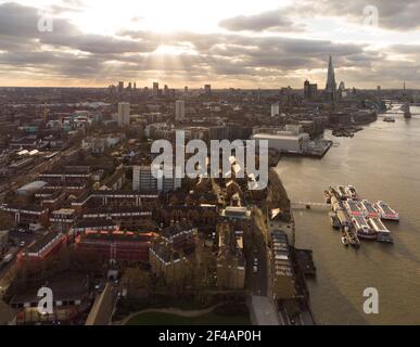 Skyline von South London auf der themse von Rotherhithe aus gesehen Stockfoto