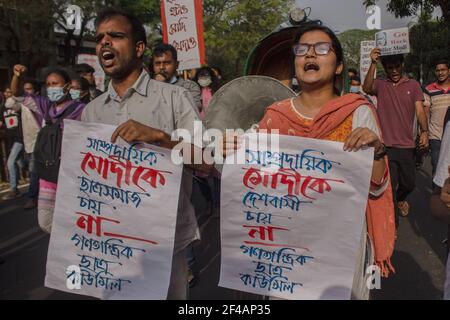 Bangladesch. März 2021, 19th. Linke Studentenorganisationen protestieren für die Rückkehr zum indischen Premierminister Modi vor der Nationalmoschee. Er kommt nach Bangladesch, um die Jubilee Years of Independence und die hundert Jahre Mujib in Dhaka zu feiern. (Foto von MD IBRAHIM/Pacific Press) Quelle: Pacific Press Media Production Corp./Alamy Live News Stockfoto