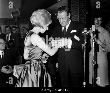 Willeke Alberti Die erste goldene Schallplatte Datum 2. März 1964 empfangen Stockfoto