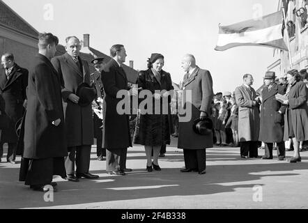 Besuch des Königspaares in Zeeland Datum Oktober 30, 1947 Ort Zeeland Stockfoto