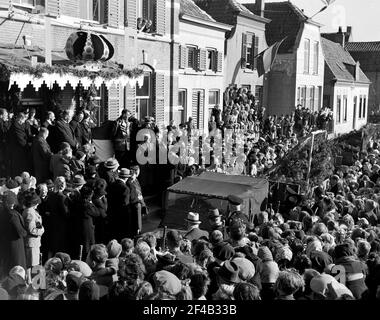 Besuch des Königspaares in Zeeland Datum Oktober 30, 1947 Ort Zeeland Stockfoto