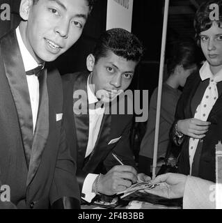 Markt in Bijenkorf in Rotterdam. Die blauen Diamanten Datum Oktober 9, 1963 Standort Rotterdam, Süd Holland Stockfoto