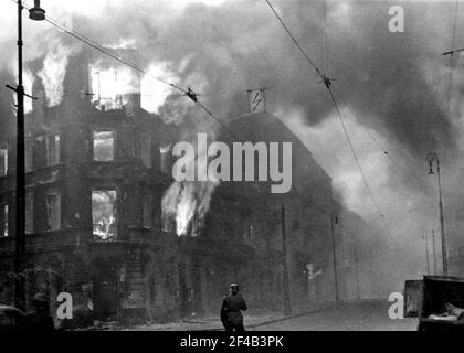 Lage: Zamenhofa Straße Blick nach Norden von der Kreuzung mit Wołyńska Straßen in Richtung Miła Straße. Auf der linken Seite Zamenhofa 25 róg Wołyńskiej 2 Stockfoto