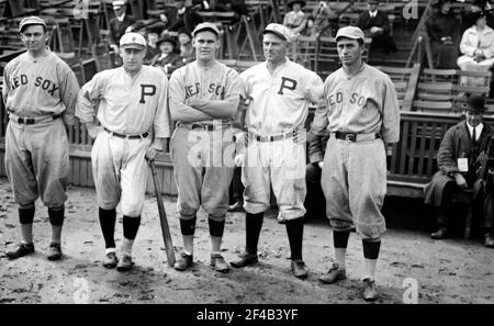 Duffy Lewis, Dutch Leonards und Harry Hooper von Boston AL; Ed Burns & Gavvy Cravath von Philadelphia NL Ca. Im Jahre 1515 Stockfoto