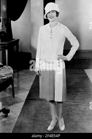 Die kanadische Filmschauspielerin Norma Shearer (in einem kurzen Kleid) Ca. Im Jahr 1927 Stockfoto