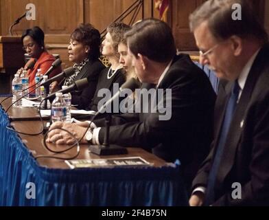 Von links: Carmen Jones, Senior Advisor, Abteilungsleitung der Moderator der USDA-Panel für den Erfolg: die Einstellung und Beschäftigung von Menschen mit Behinderungen und die Mitglieder des Gremiums Elaine Jones, Lebensmittel und Ernährung, Robin hörte, Stellvertretender Sekretär für Verwaltung, Francesca Yabraian, Amt des Stellvertretender Sekretär für Verwaltung, Gari Jo Grün, Büro des Oberinspektors, Richard Swenson, Abteilungsleitung, William Bethel, Nationales Institut für Ernährung und Landwirtschaft bietet die Erfahrung und Beratung von US-Landwirtschaftsministerium Mitarbeiter in den USA. Stockfoto