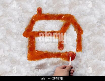 Sugar Shack Ahornsirup und Taft oder süß gekochten baumsaft auf Schnee als traditionelle Frühlingszeit Esskultur aus Quebec Ontario Kanada. Stockfoto