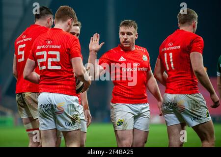 Limerick, Irland. März 2021, 19th. Munster Spieler feiern Scoring während der Guinness PRO14 Runde 16 Spiel zwischen Munster Rugby und Benetton Rugby im Thomond Park in Limerick, Irland am 19. März 2021 (Foto von Andrew SURMA/SIPA USA) Kredit: SIPA USA/Alamy Live News Stockfoto